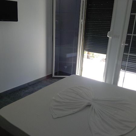 Guest House Solive Himara Kültér fotó